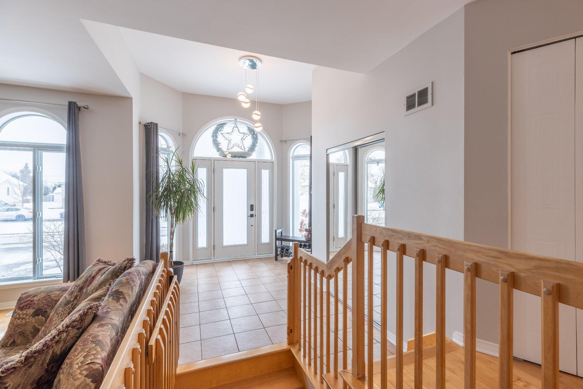 









1242


Boul. Virginie-Roy

,
Notre-Dame-de-l'Île-Perrot,




QC
J7W3M8

