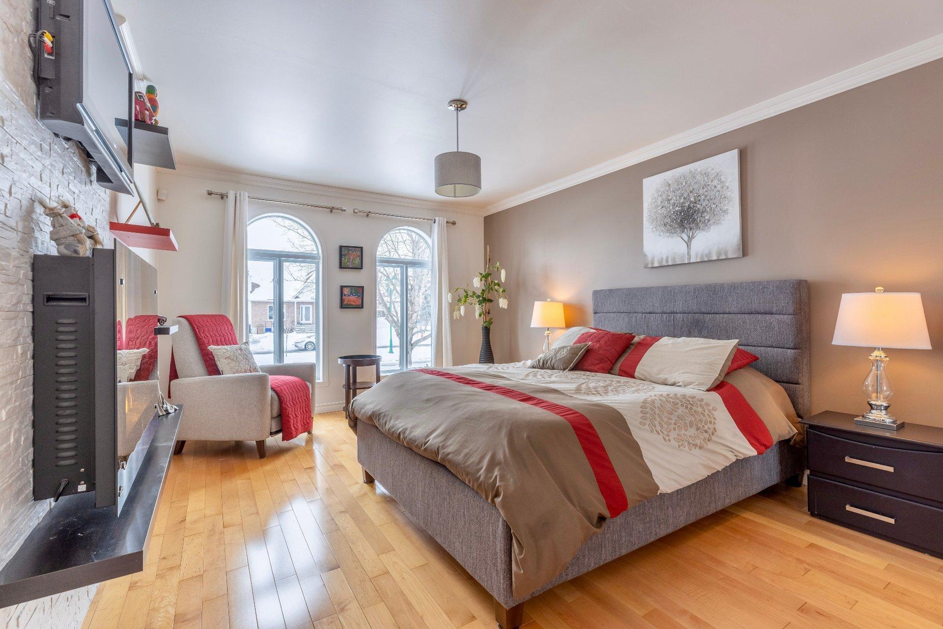 









1242


Boul. Virginie-Roy

,
Notre-Dame-de-l'Île-Perrot,




QC
J7W3M8

