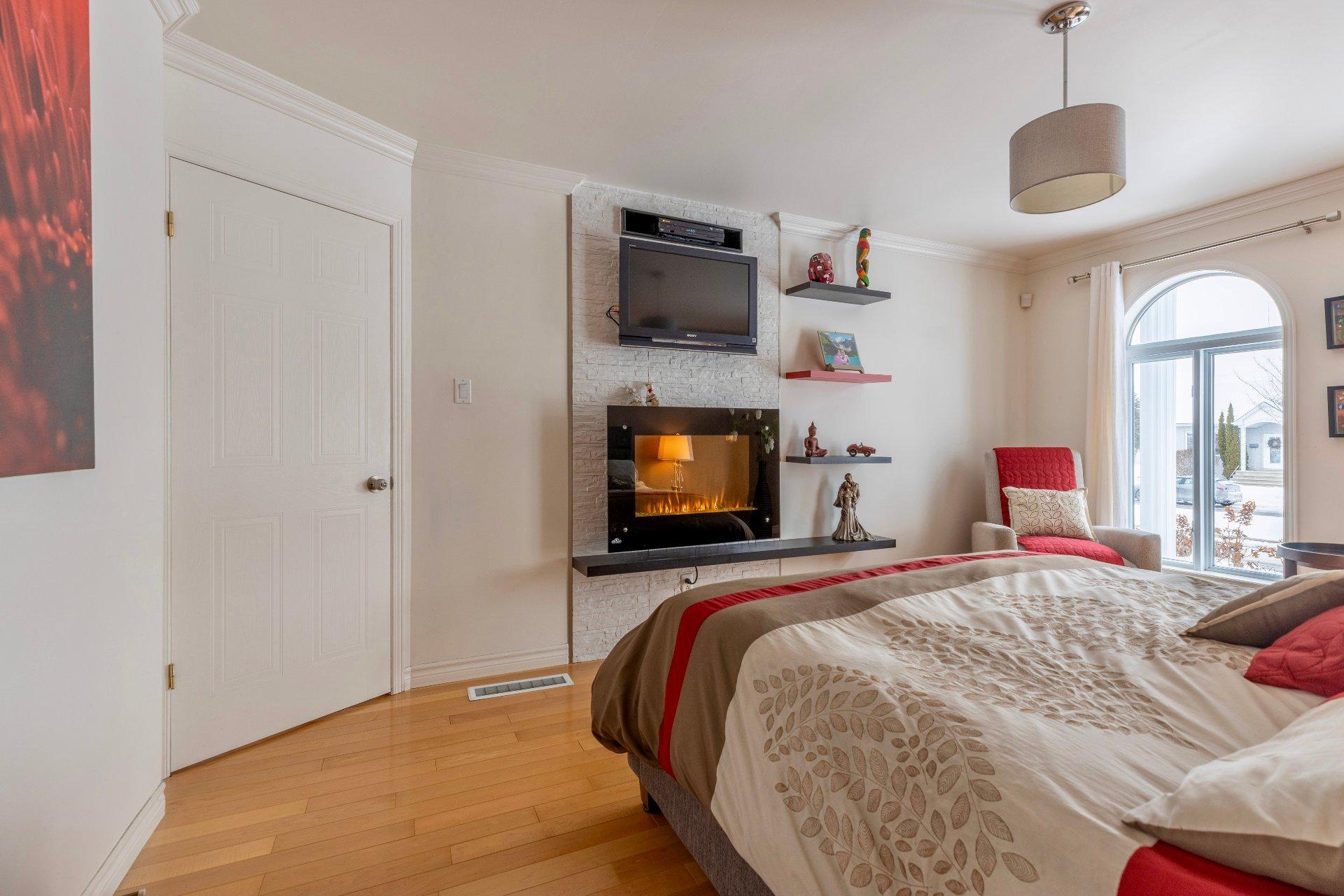 









1242


Boul. Virginie-Roy

,
Notre-Dame-de-l'Île-Perrot,




QC
J7W3M8

