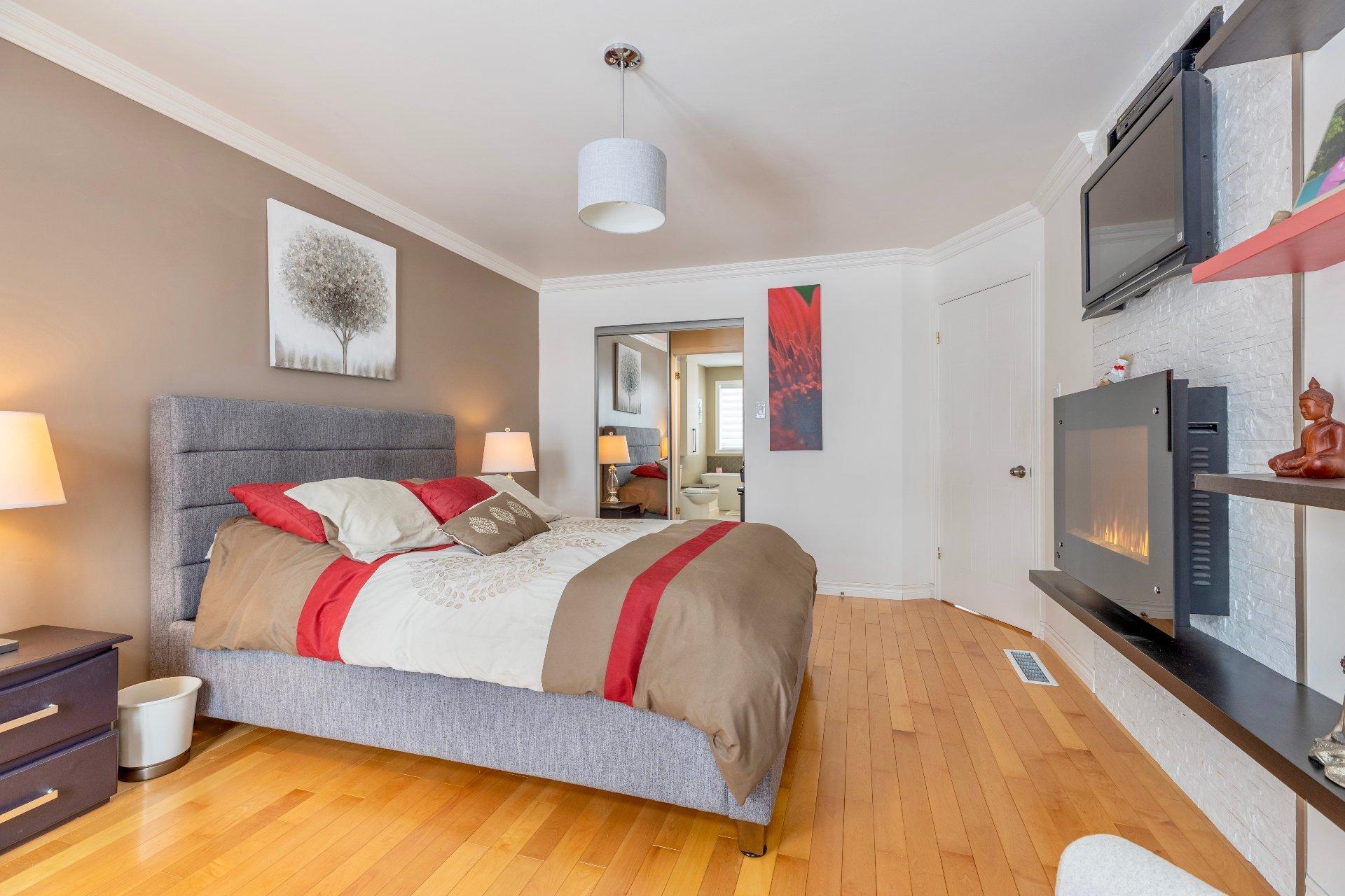 









1242


Boul. Virginie-Roy

,
Notre-Dame-de-l'Île-Perrot,




QC
J7W3M8

