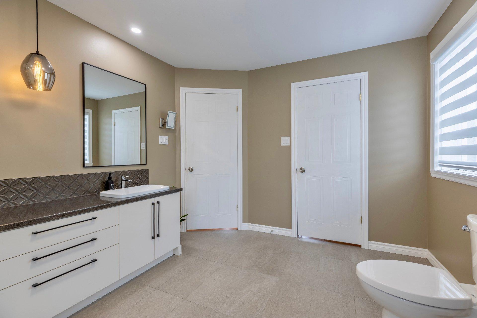 









1242


Boul. Virginie-Roy

,
Notre-Dame-de-l'Île-Perrot,




QC
J7W3M8

