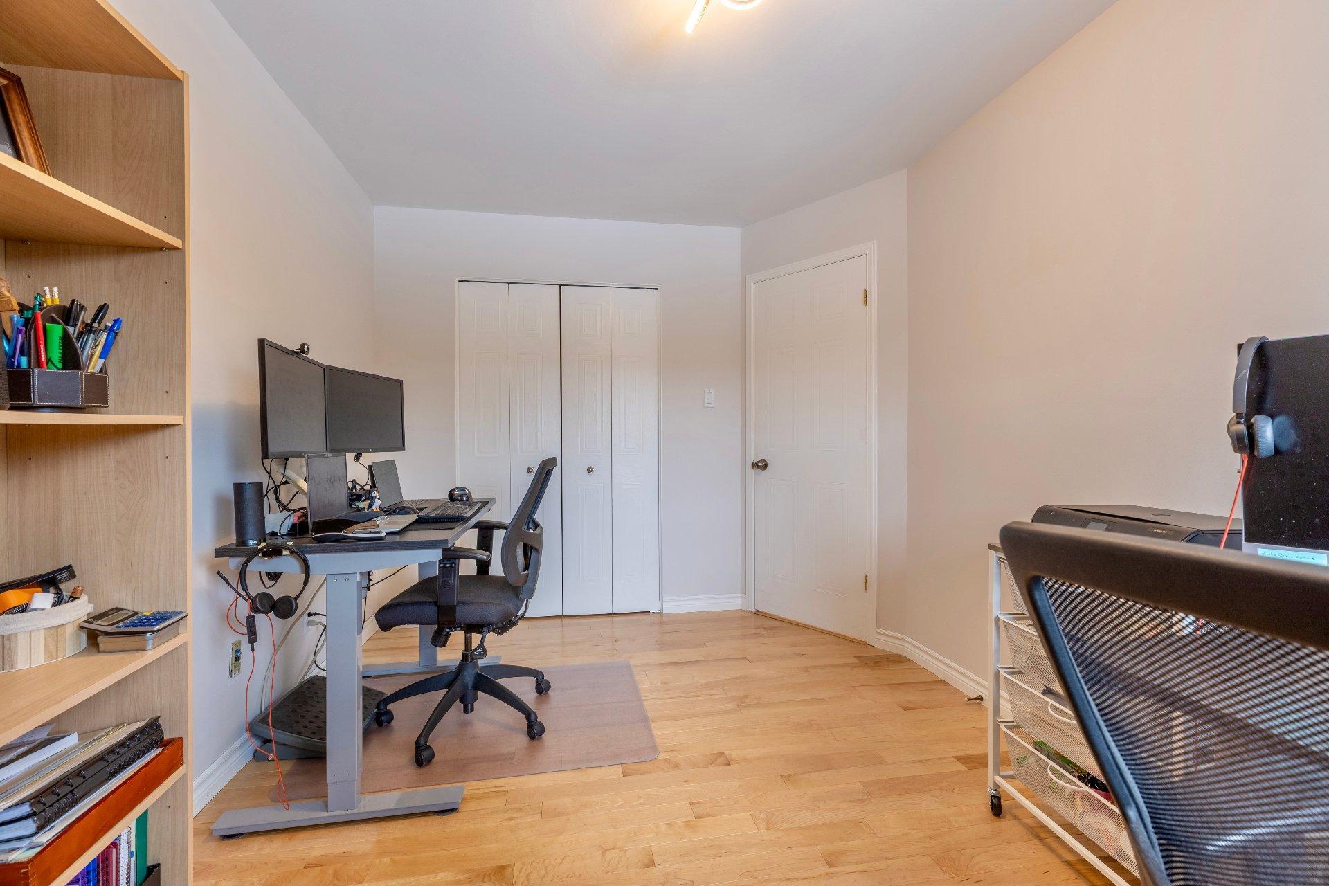 









1242


Boul. Virginie-Roy

,
Notre-Dame-de-l'Île-Perrot,




QC
J7W3M8

