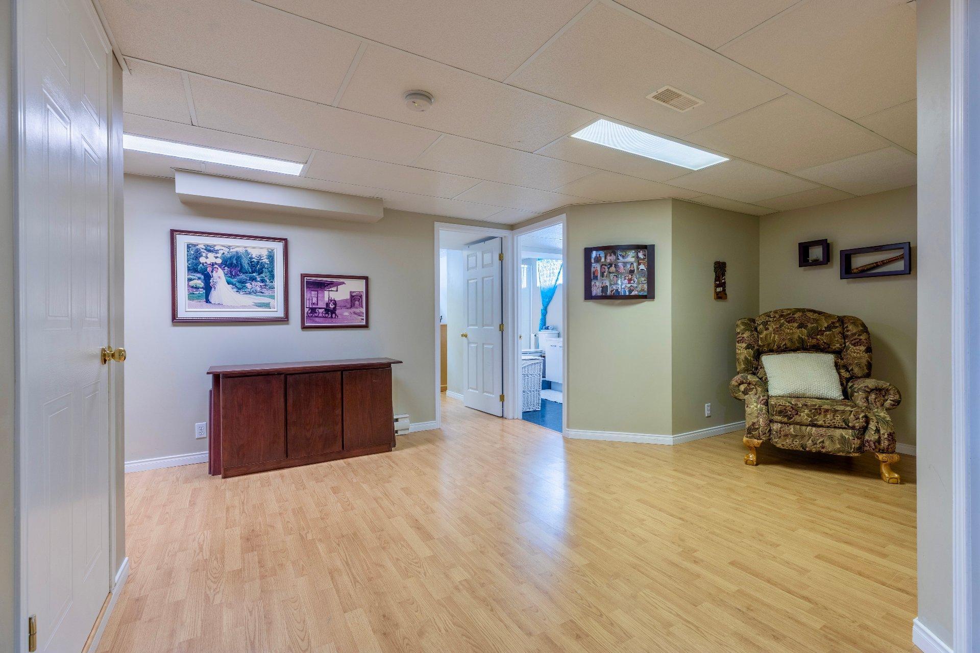 









1242


Boul. Virginie-Roy

,
Notre-Dame-de-l'Île-Perrot,




QC
J7W3M8

