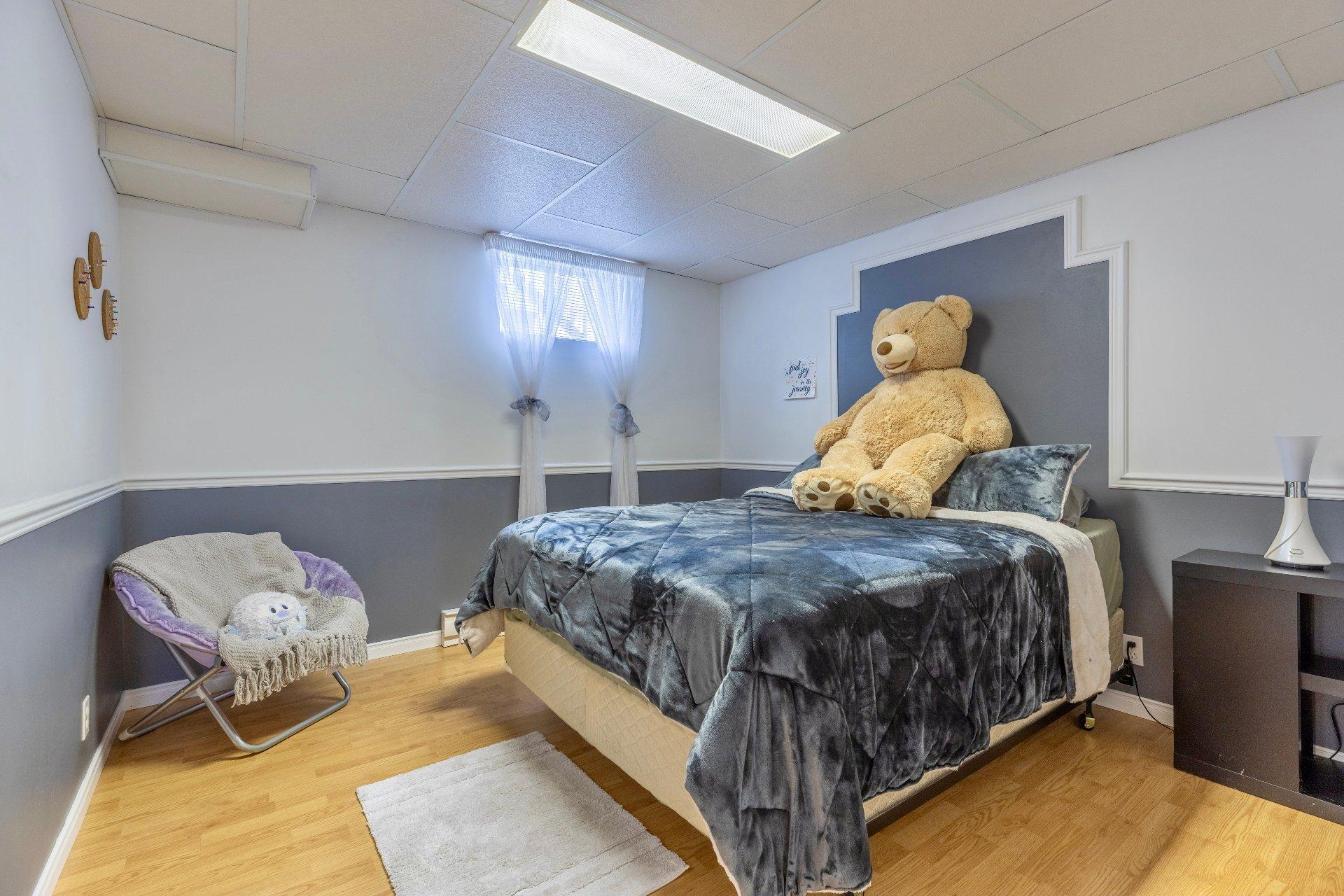 









1242


Boul. Virginie-Roy

,
Notre-Dame-de-l'Île-Perrot,




QC
J7W3M8

