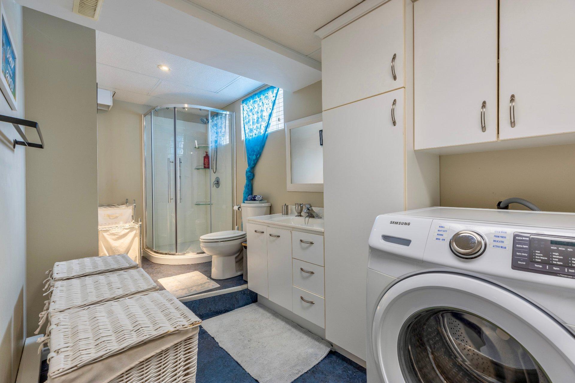 









1242


Boul. Virginie-Roy

,
Notre-Dame-de-l'Île-Perrot,




QC
J7W3M8

