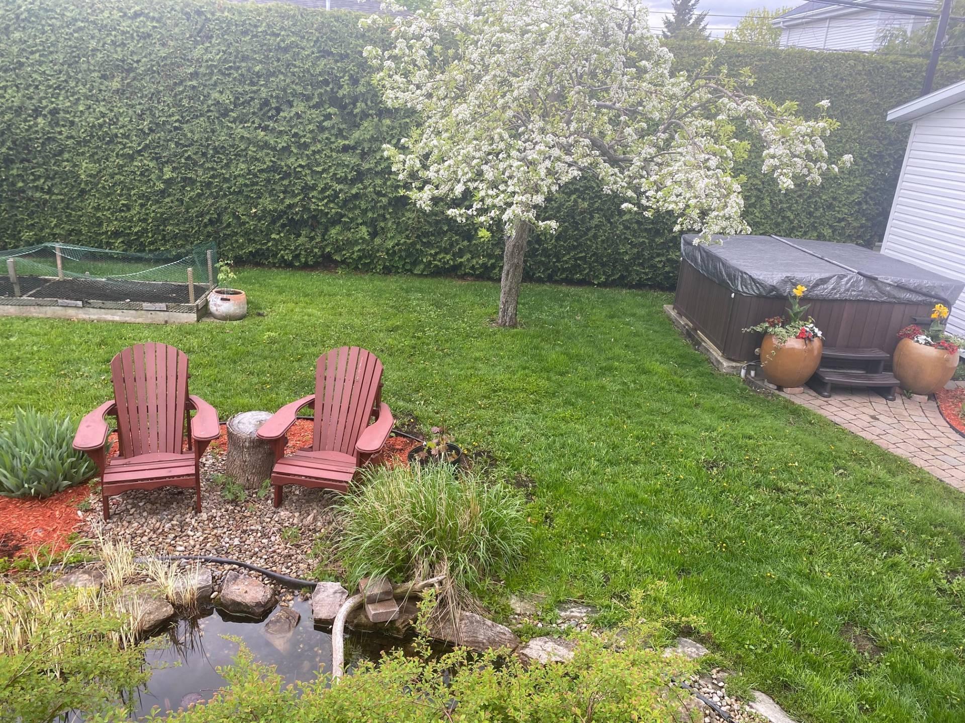 









1242


Boul. Virginie-Roy

,
Notre-Dame-de-l'Île-Perrot,




QC
J7W3M8

