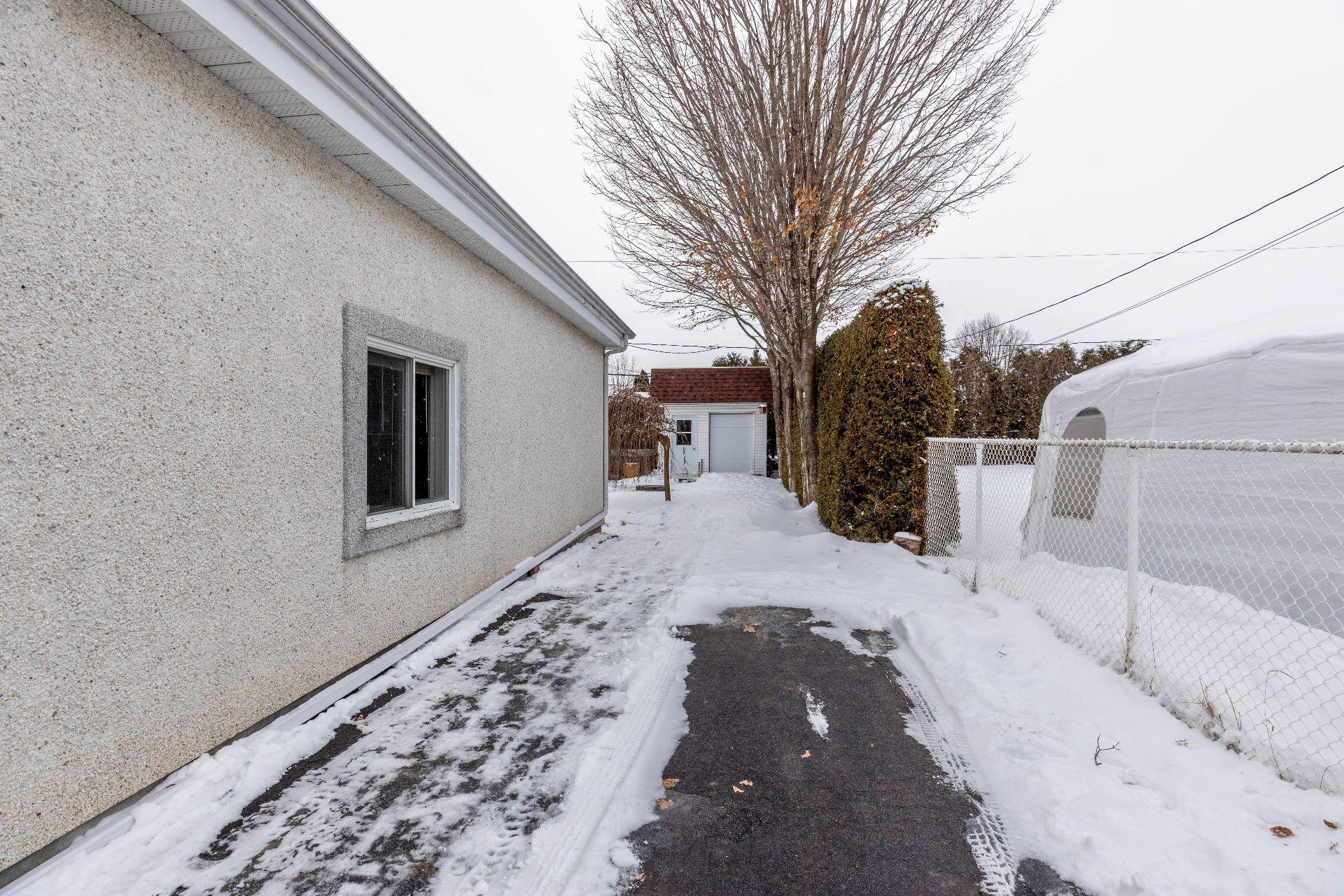 









1242


Boul. Virginie-Roy

,
Notre-Dame-de-l'Île-Perrot,




QC
J7W3M8

