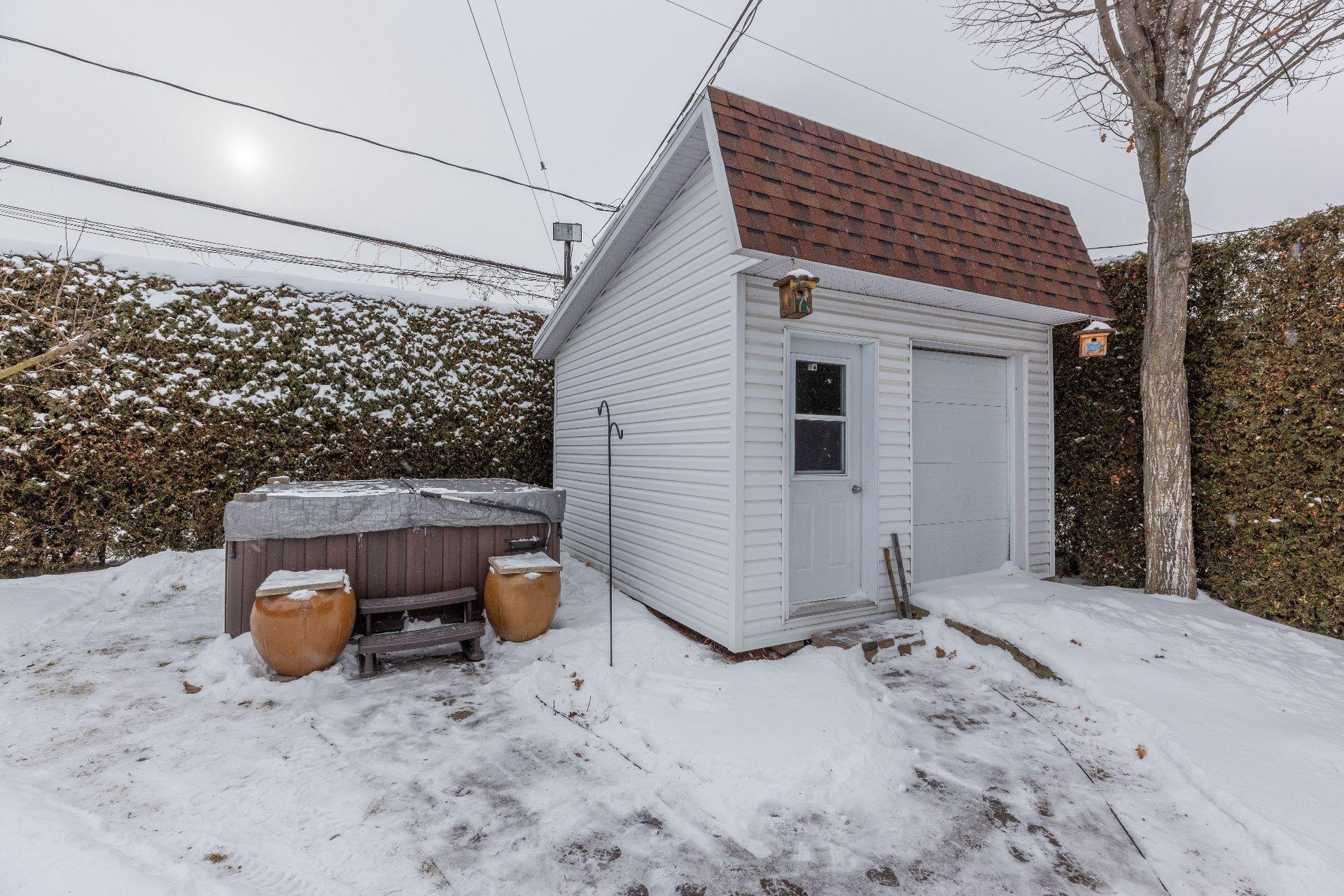 









1242


Boul. Virginie-Roy

,
Notre-Dame-de-l'Île-Perrot,




QC
J7W3M8

