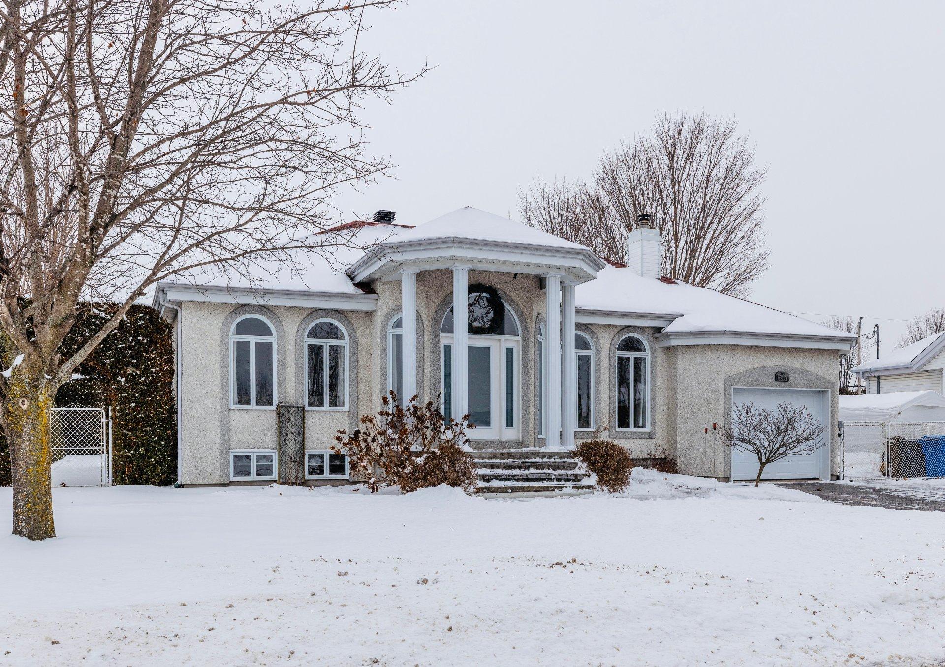 









1242


Boul. Virginie-Roy

,
Notre-Dame-de-l'Île-Perrot,




QC
J7W3M8

