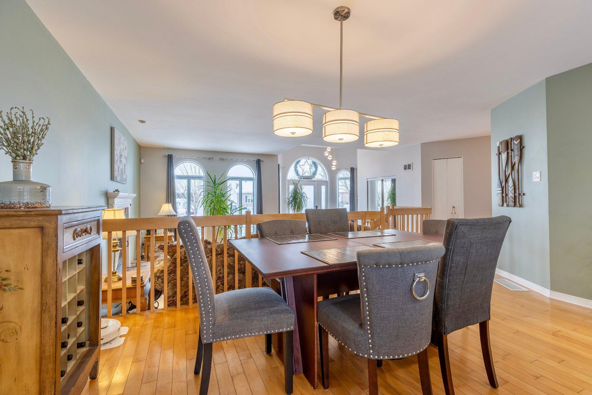 









1242


Boul. Virginie-Roy

,
Notre-Dame-de-l'Île-Perrot,




QC
J7W3M8

