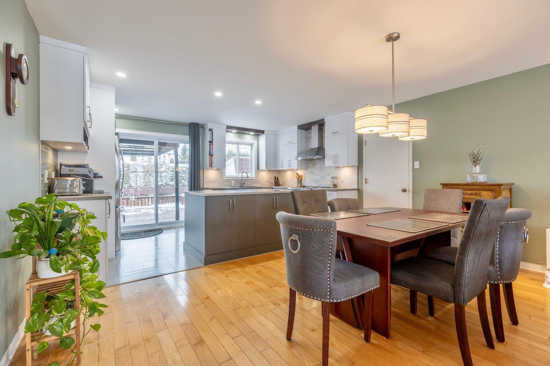 









1242


Boul. Virginie-Roy

,
Notre-Dame-de-l'Île-Perrot,




QC
J7W3M8

