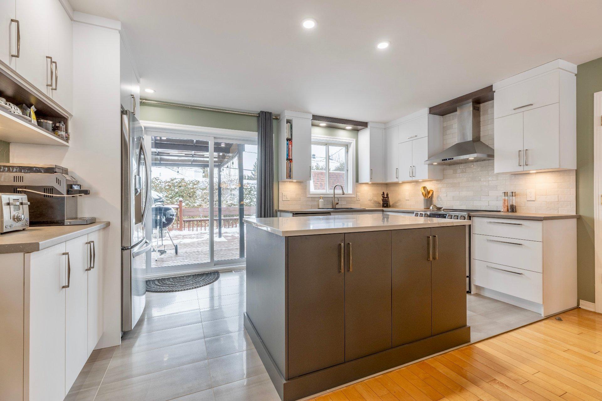 









1242


Boul. Virginie-Roy

,
Notre-Dame-de-l'Île-Perrot,




QC
J7W3M8

