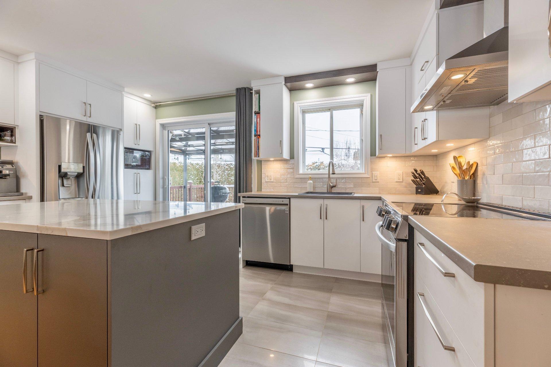 









1242


Boul. Virginie-Roy

,
Notre-Dame-de-l'Île-Perrot,




QC
J7W3M8

