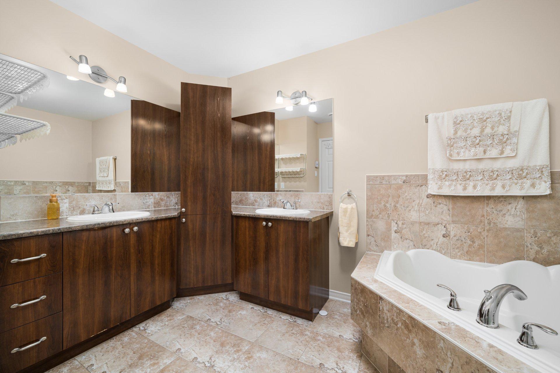 









273


Rue de Barcelone

,
Dollard-des-Ormeaux,




QC
H9B0A6

