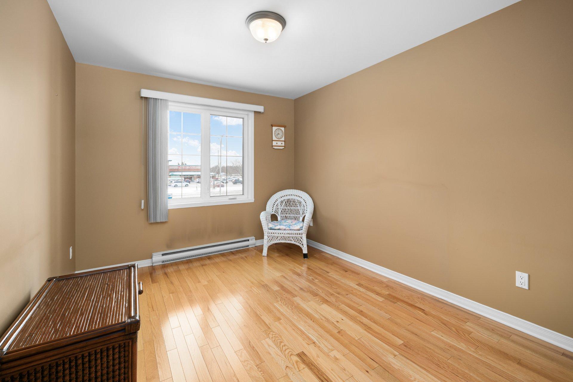 









273


Rue de Barcelone

,
Dollard-des-Ormeaux,




QC
H9B0A6

