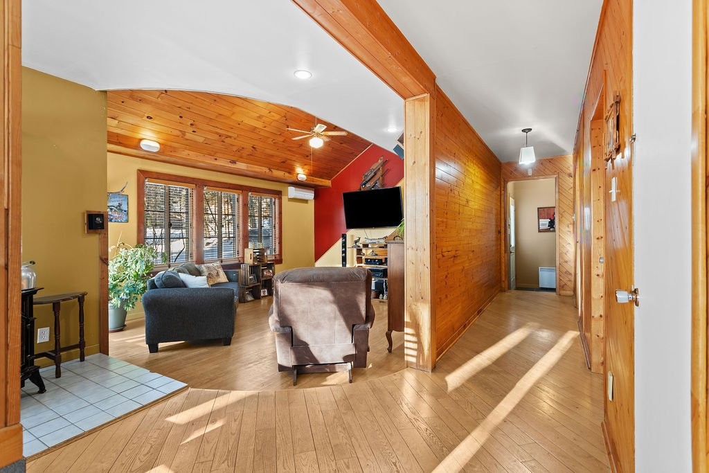 









1480


Rue Vigneault

,
Prévost,




QC
J0R1B0

