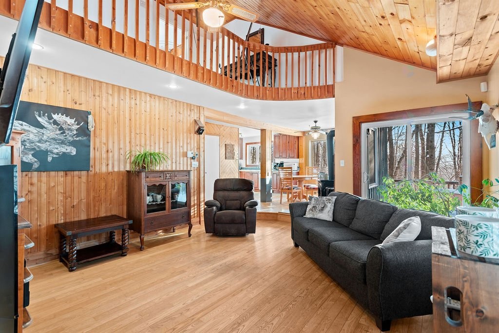 









1480


Rue Vigneault

,
Prévost,




QC
J0R1B0

