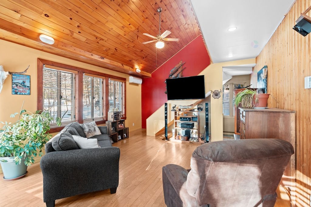 









1480


Rue Vigneault

,
Prévost,




QC
J0R1B0

