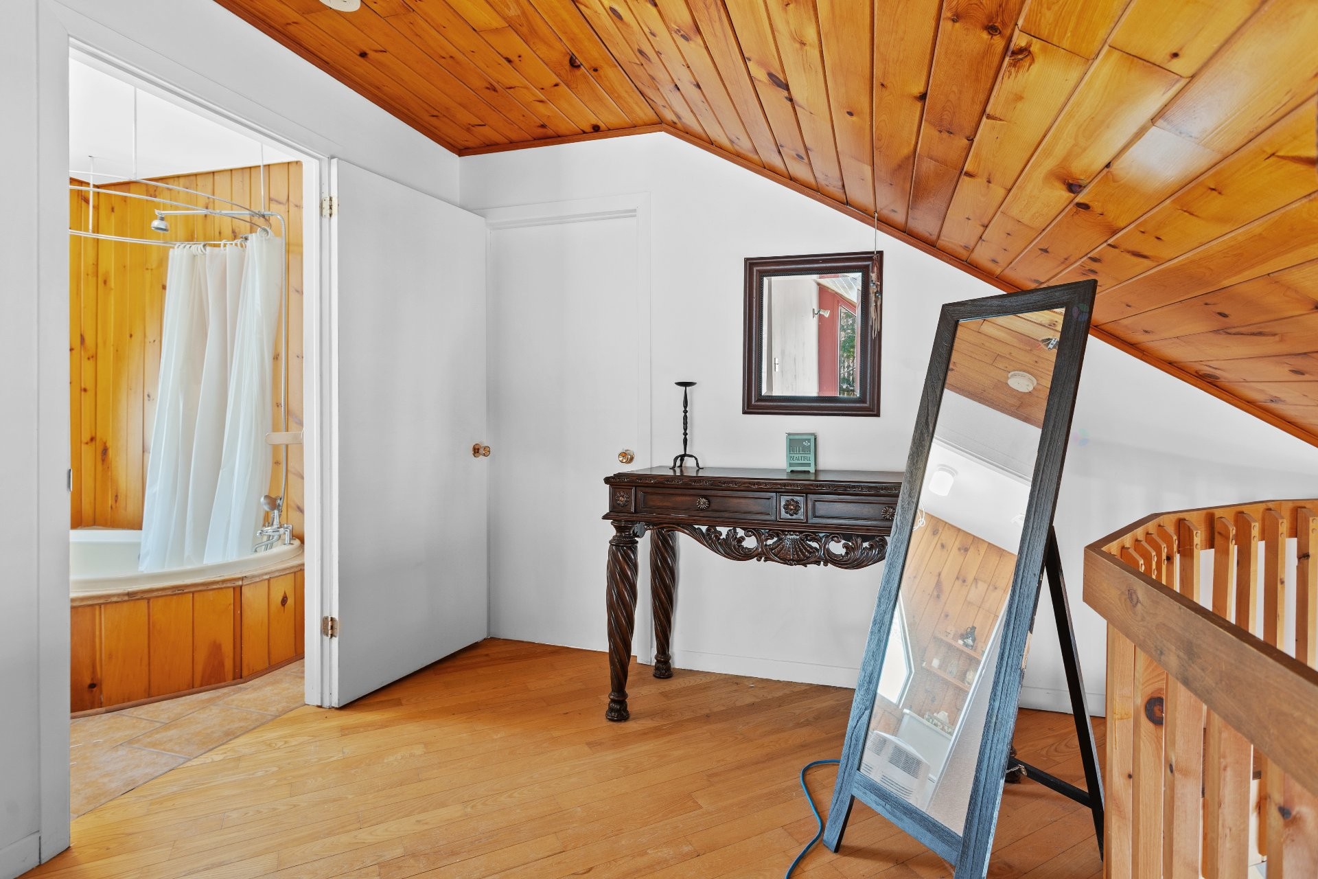 









1480


Rue Vigneault

,
Prévost,




QC
J0R1B0

