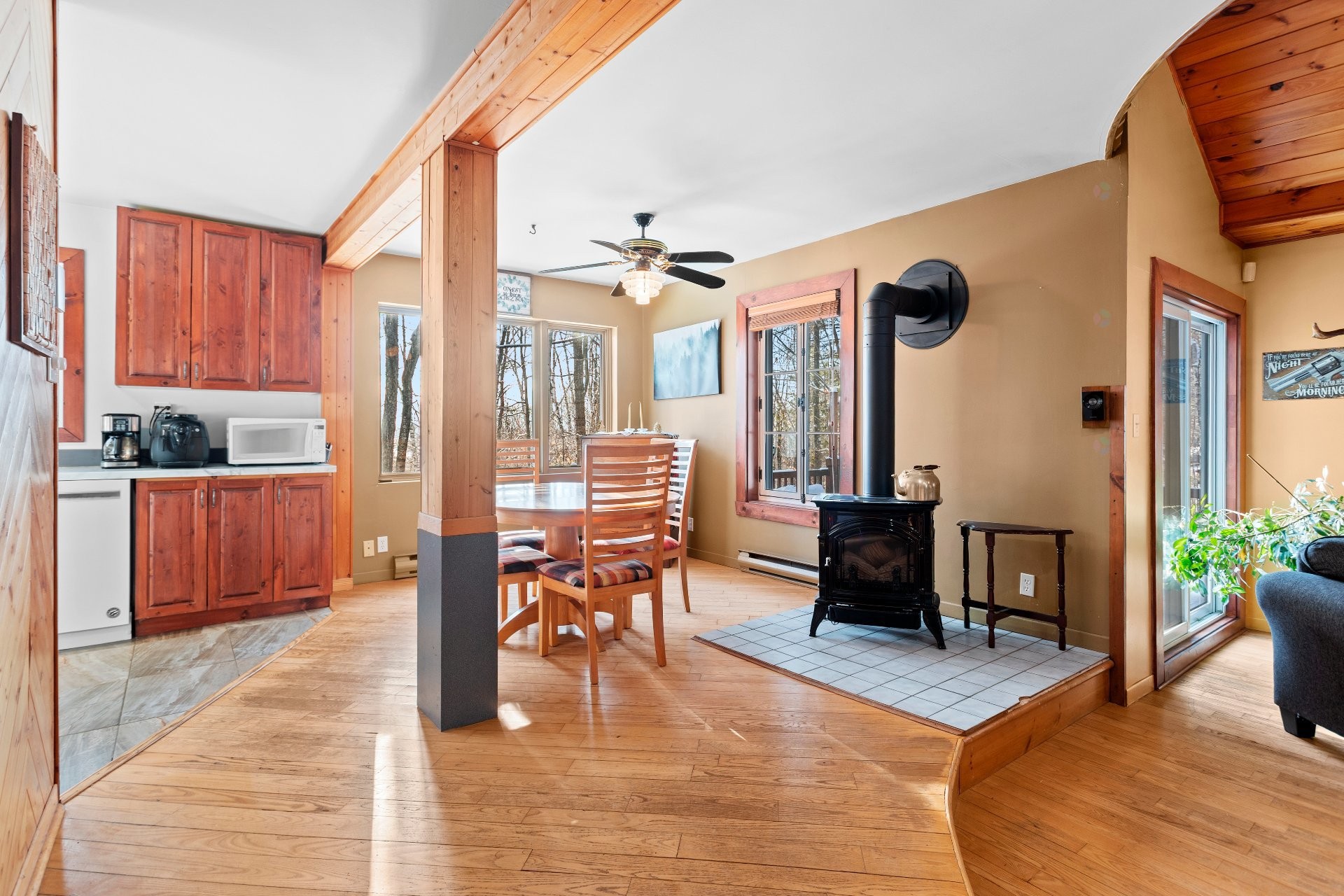 









1480


Rue Vigneault

,
Prévost,




QC
J0R1B0

