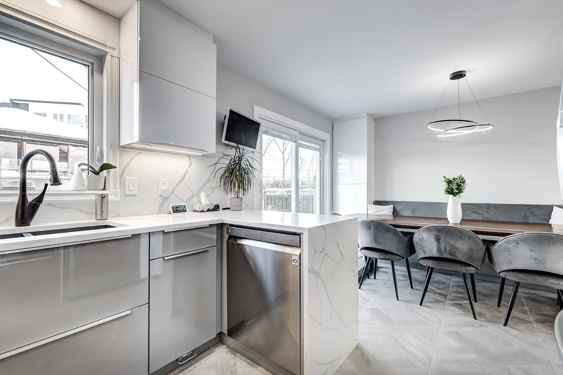 









16


Rue de la Sève

,
Châteauguay,




QC
J6J0B3

