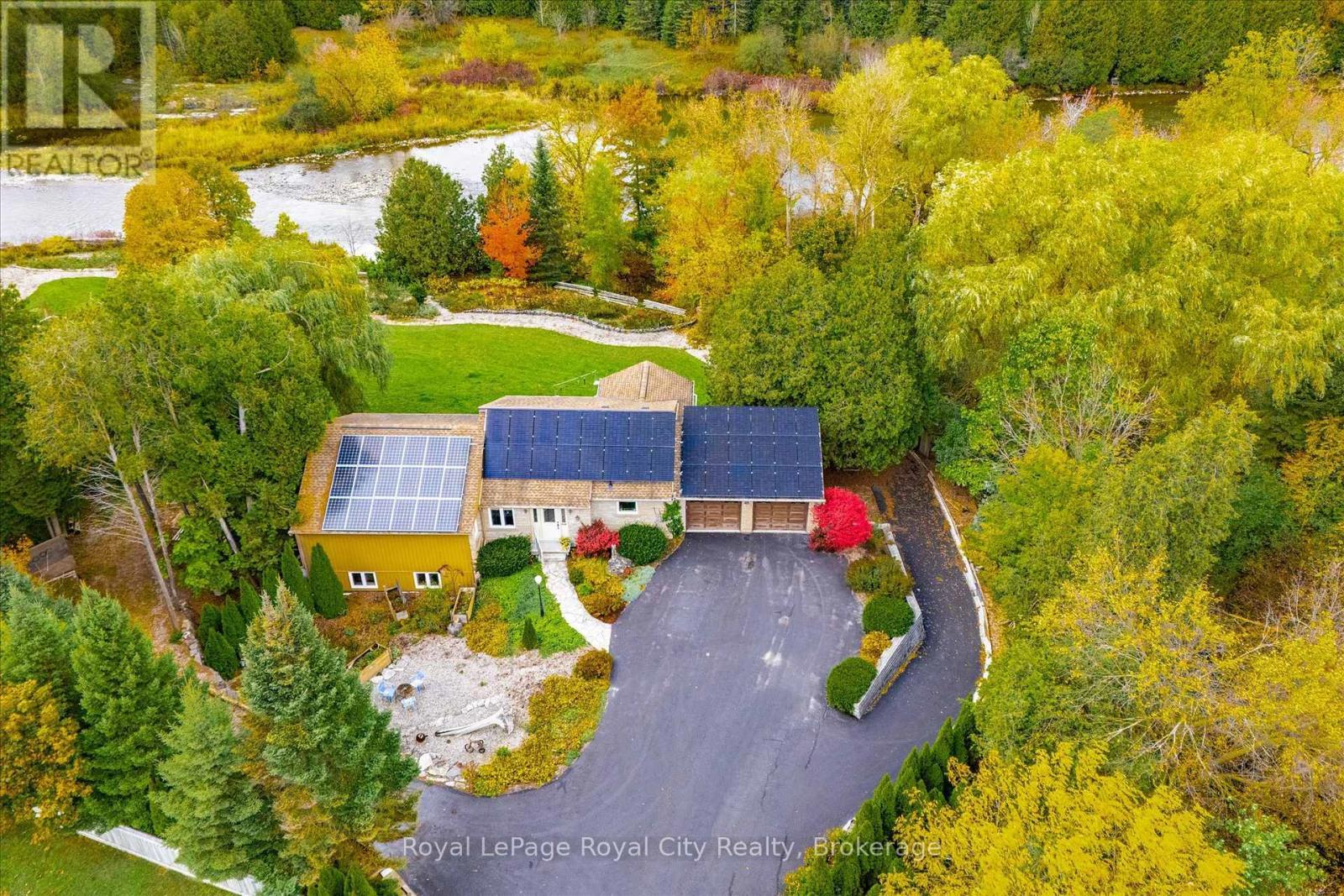 












8060 WELLINGTON RD 18 ROAD

,
Centre Wellington (Fergus),




Ontario
N1M2W5

