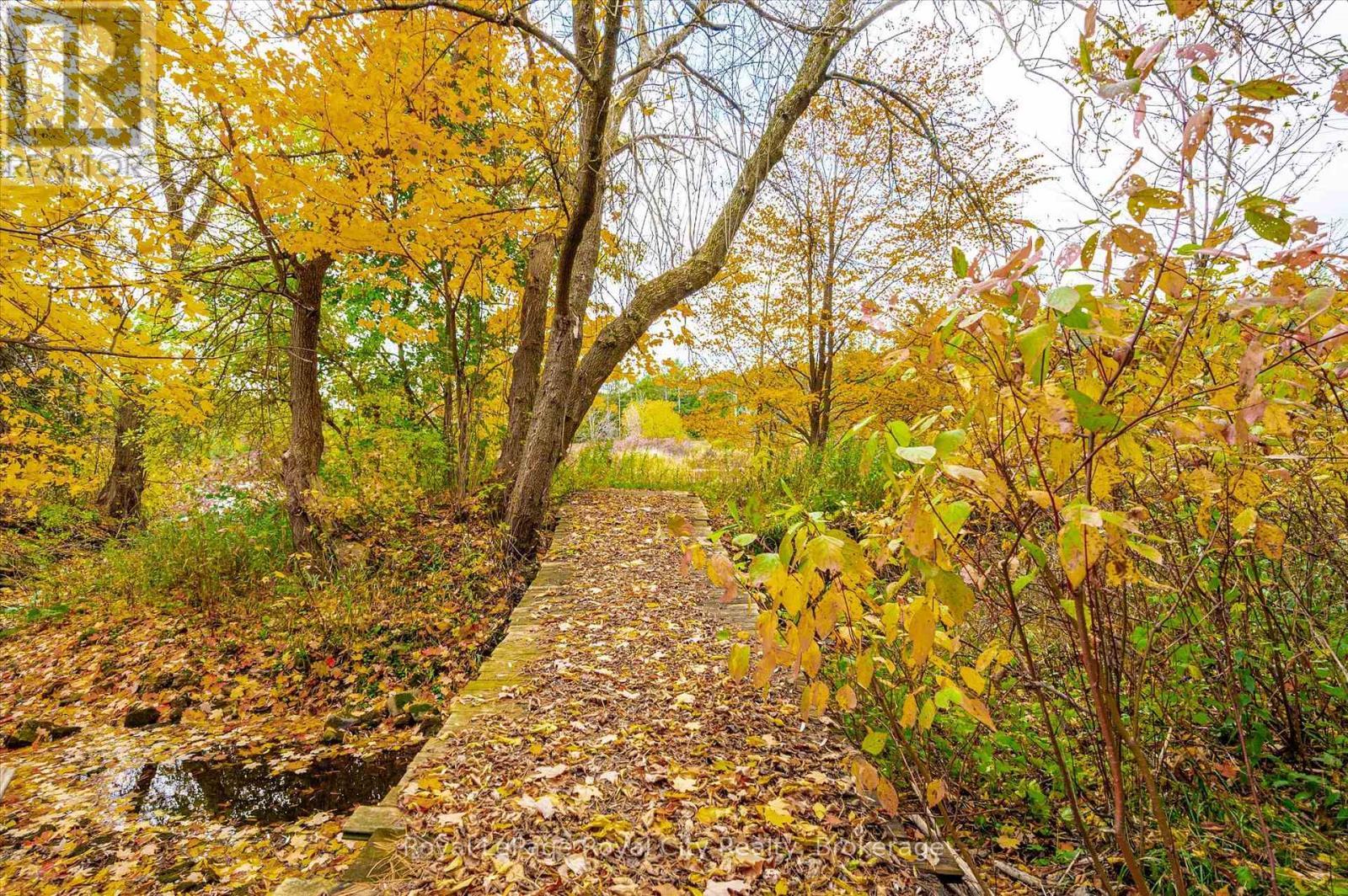 












8060 WELLINGTON RD 18 ROAD

,
Centre Wellington (Fergus),




Ontario
N1M2W5

