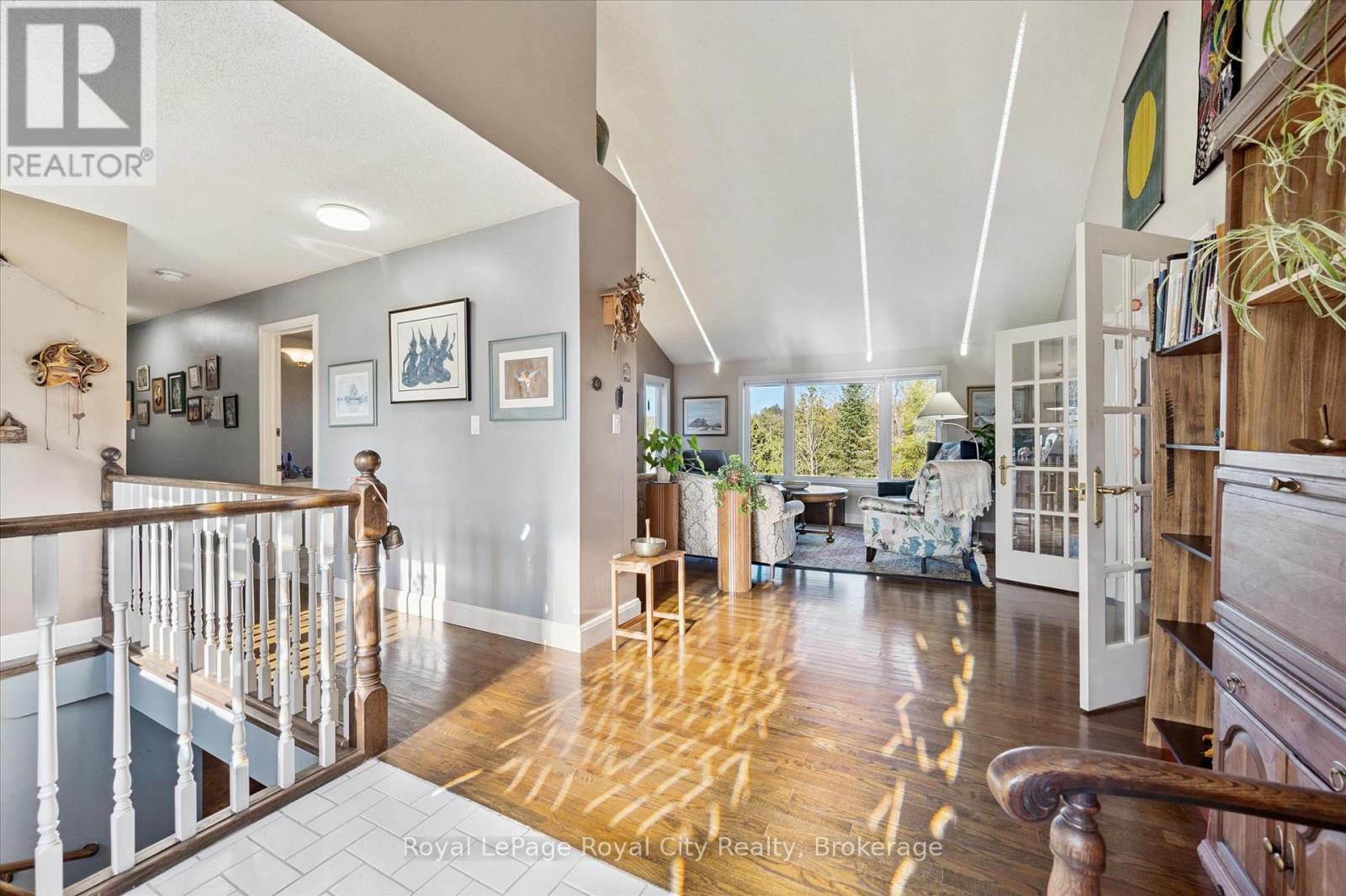 












8060 WELLINGTON RD 18 ROAD

,
Centre Wellington (Fergus),




Ontario
N1M2W5

