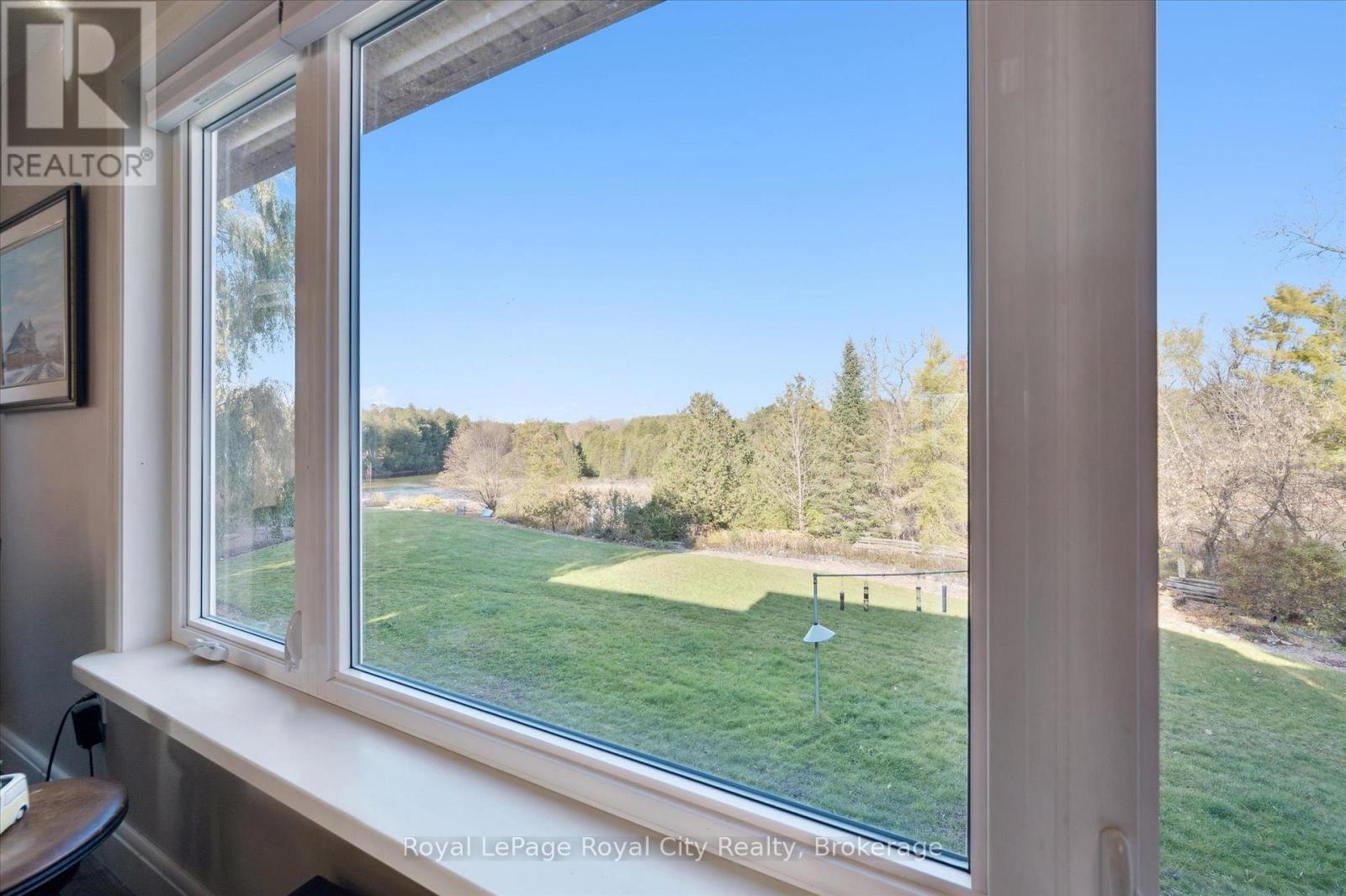 












8060 WELLINGTON RD 18 ROAD

,
Centre Wellington (Fergus),




Ontario
N1M2W5

