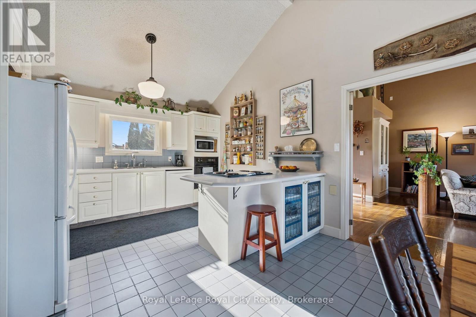 












8060 WELLINGTON RD 18 ROAD

,
Centre Wellington (Fergus),




Ontario
N1M2W5

