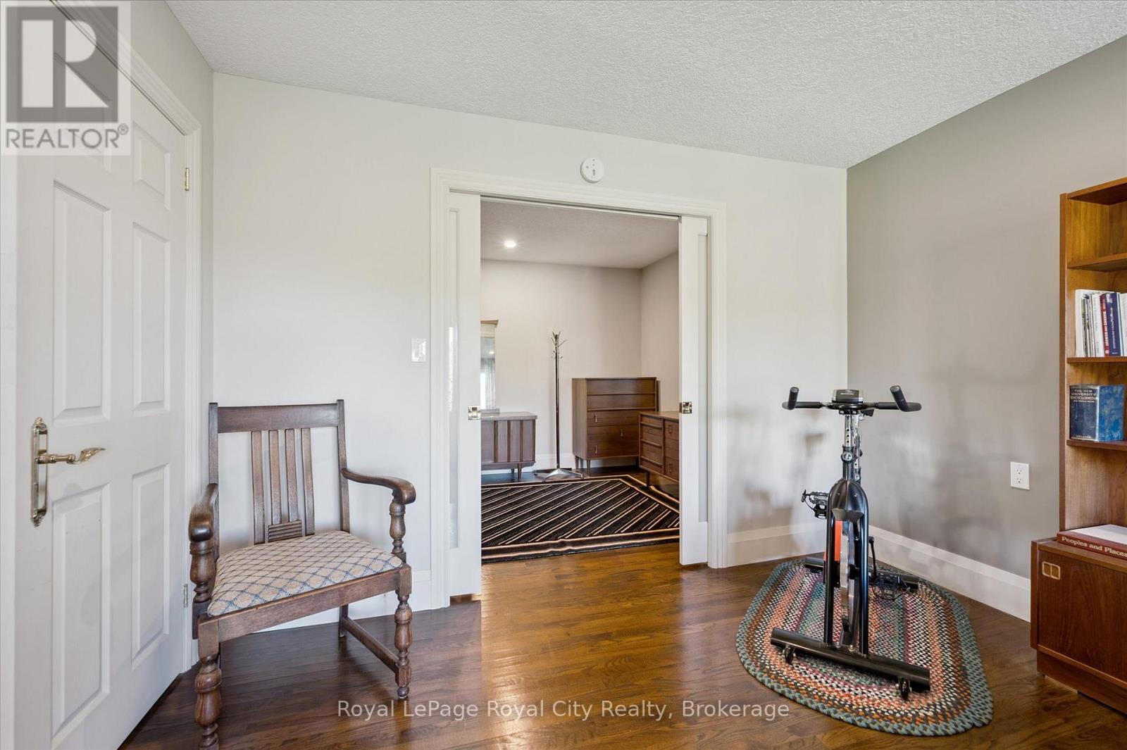 












8060 WELLINGTON RD 18 ROAD

,
Centre Wellington (Fergus),




Ontario
N1M2W5

