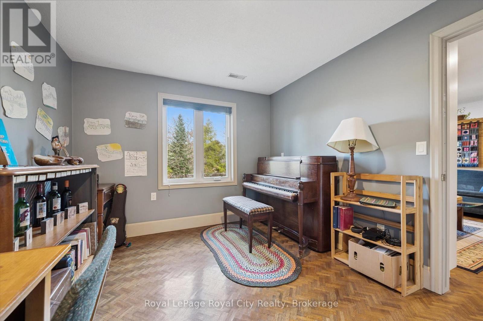 












8060 WELLINGTON RD 18 ROAD

,
Centre Wellington (Fergus),




Ontario
N1M2W5

