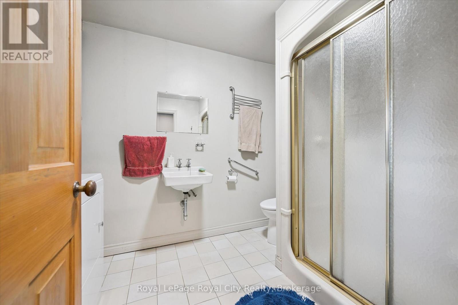 












8060 WELLINGTON RD 18 ROAD

,
Centre Wellington (Fergus),




Ontario
N1M2W5

