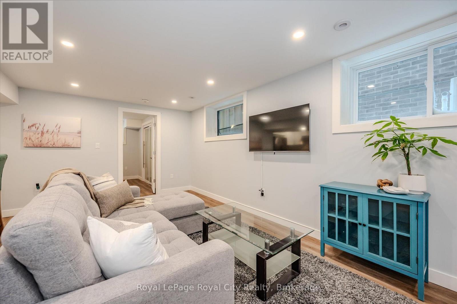 












49 RYDER AVENUE

,
Guelph (Kortright West),




Ontario
N1G0H1

