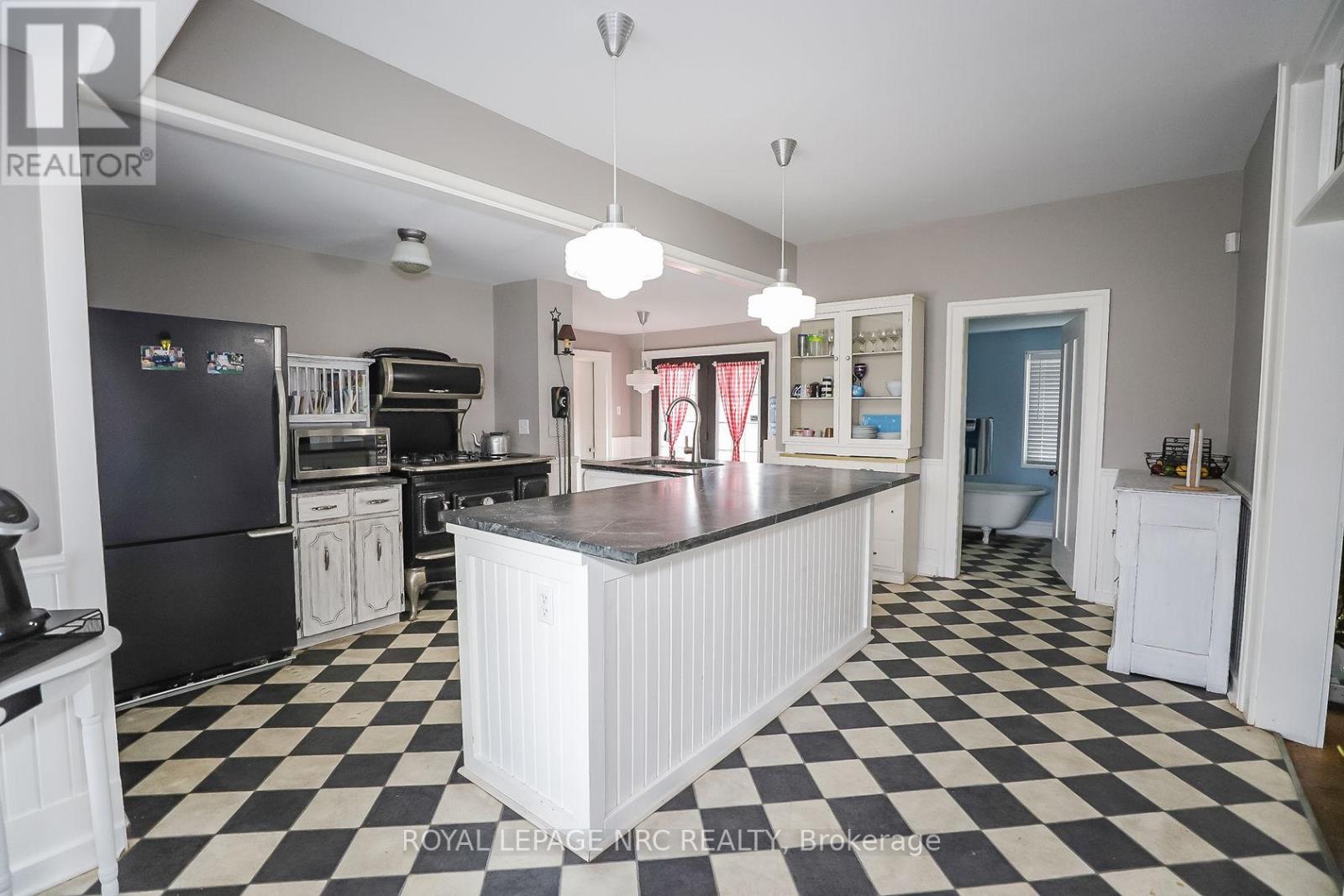 












264 RIDGE ROAD N

,
Fort Erie (Ridgeway),




Ontario
L0S1N0

