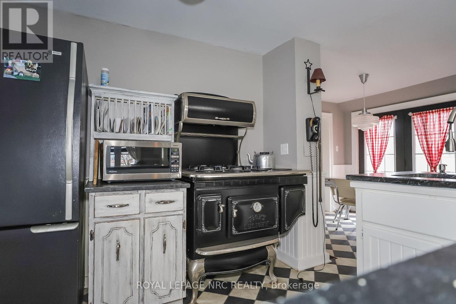 












264 RIDGE ROAD N

,
Fort Erie (Ridgeway),




Ontario
L0S1N0

