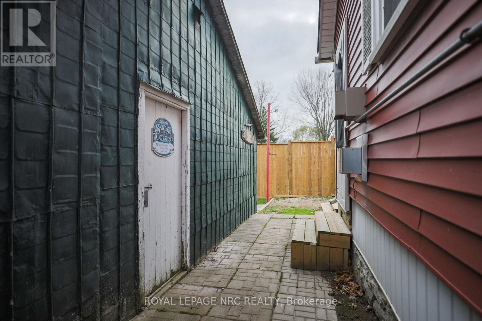 












264 RIDGE ROAD N

,
Fort Erie (Ridgeway),




Ontario
L0S1N0

