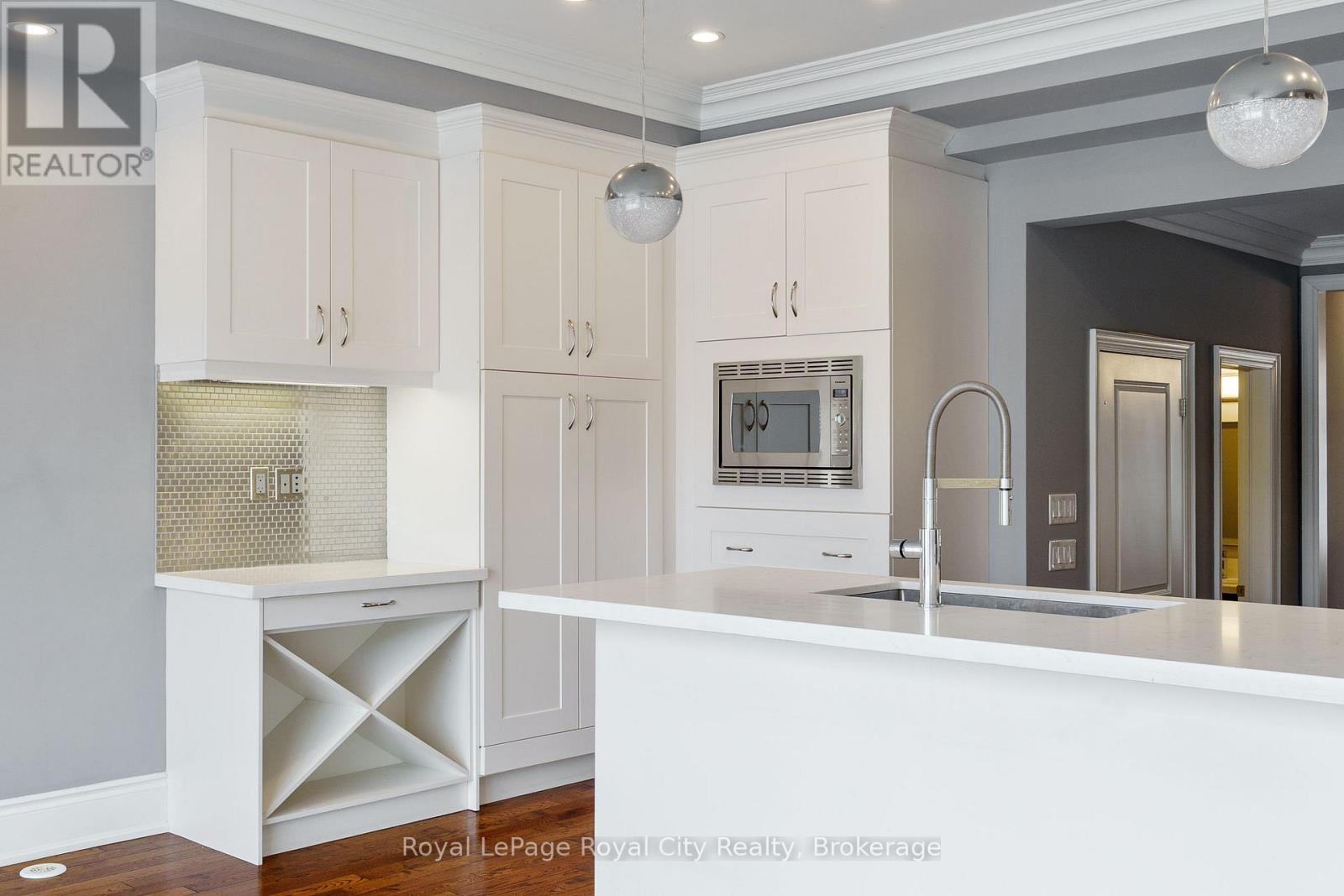 












216 REBECCA STREET

,
Oakville (CO Central),




Ontario
L6K1J9

