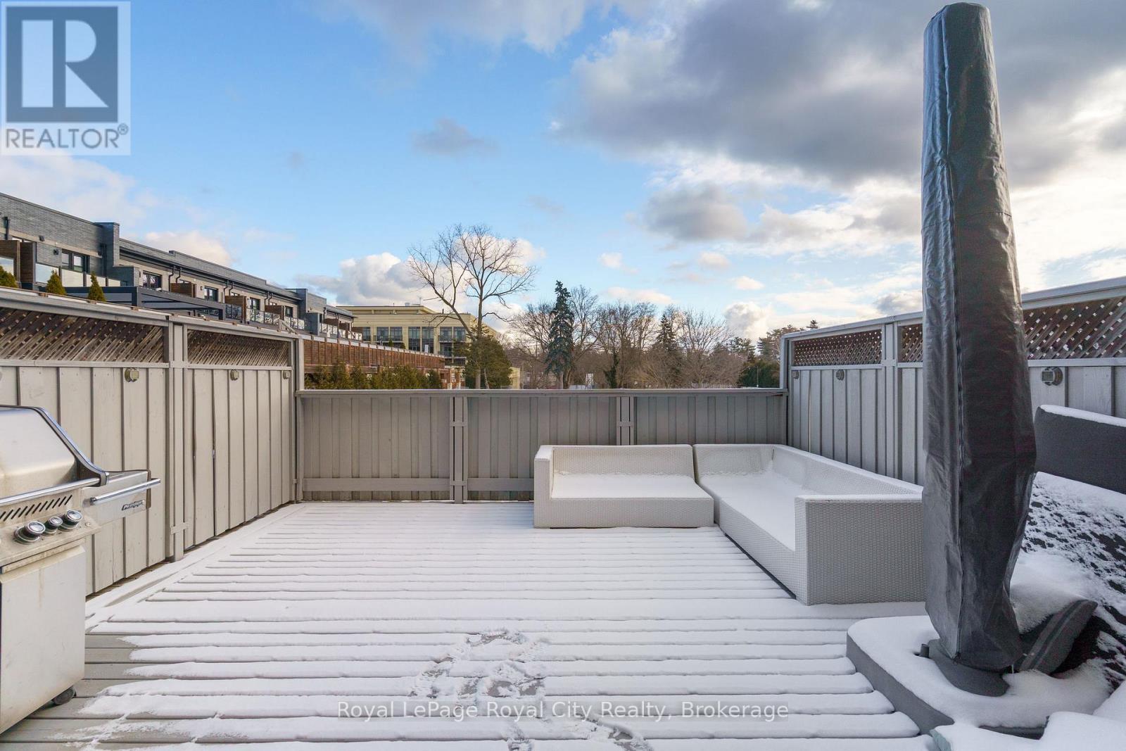 












216 REBECCA STREET

,
Oakville (CO Central),




Ontario
L6K1J9

