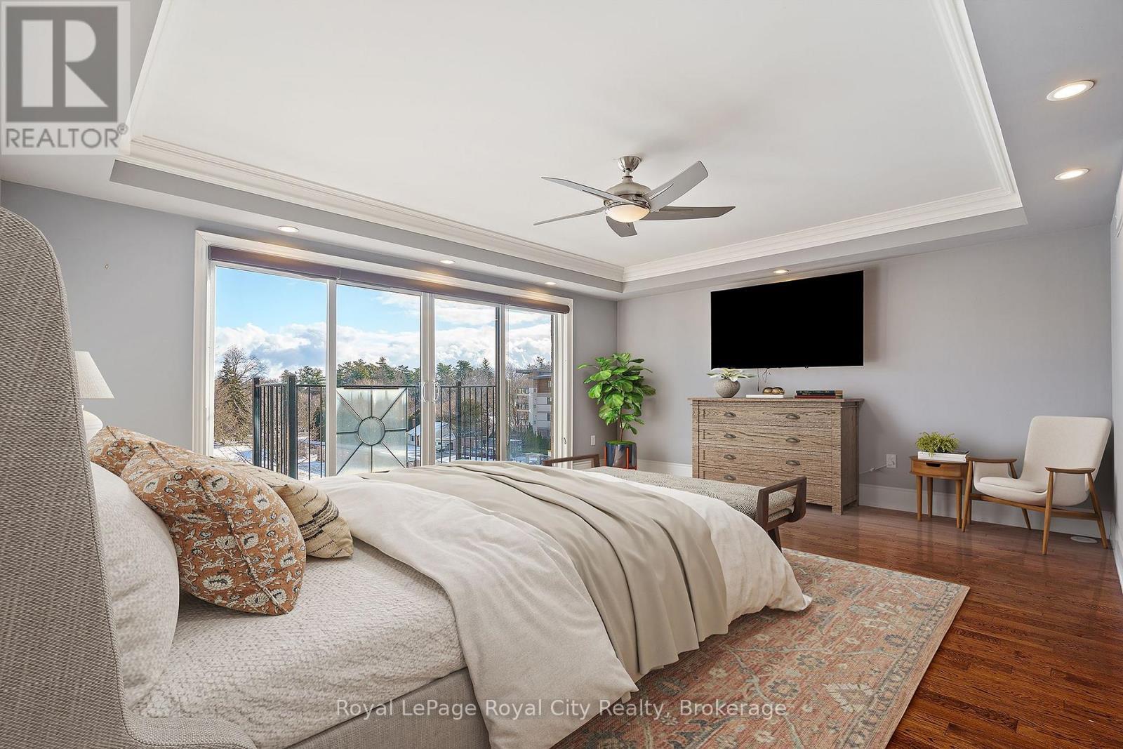 












216 REBECCA STREET

,
Oakville (CO Central),




Ontario
L6K1J9

