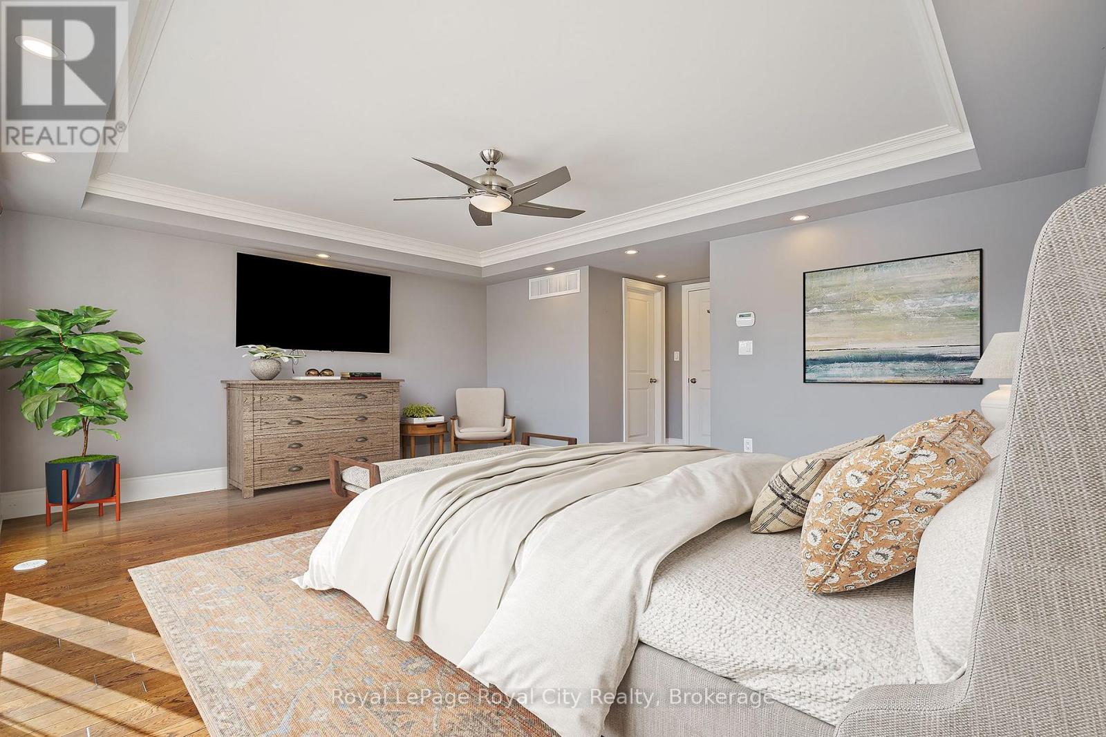 












216 REBECCA STREET

,
Oakville (CO Central),




Ontario
L6K1J9

