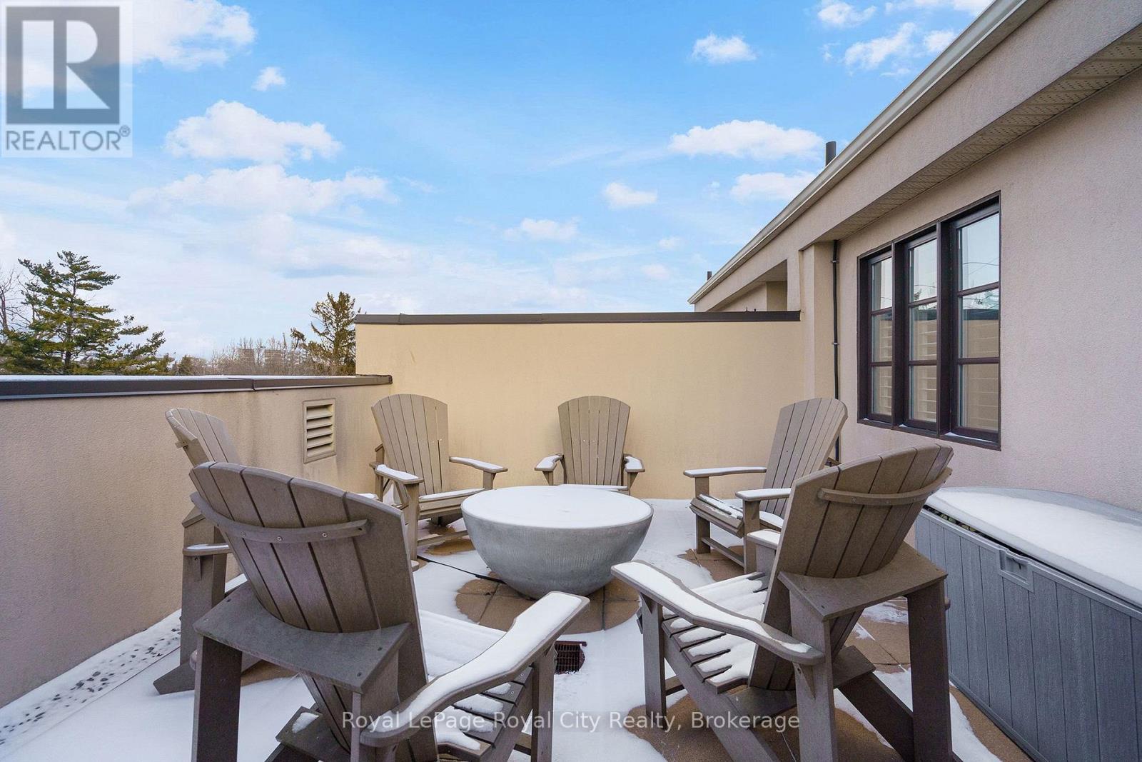 












216 REBECCA STREET

,
Oakville (CO Central),




Ontario
L6K1J9

