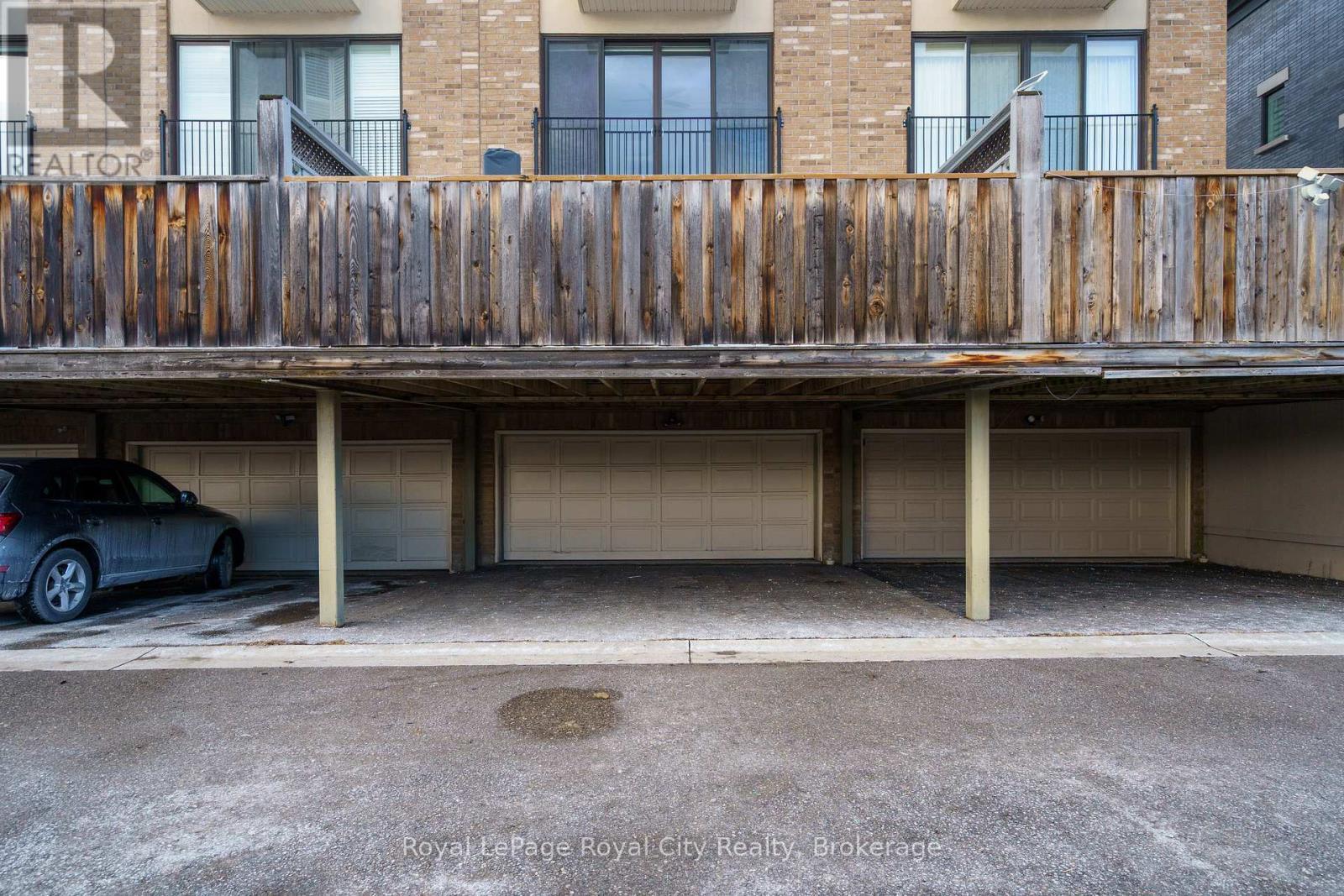 












216 REBECCA STREET

,
Oakville (CO Central),




Ontario
L6K1J9

