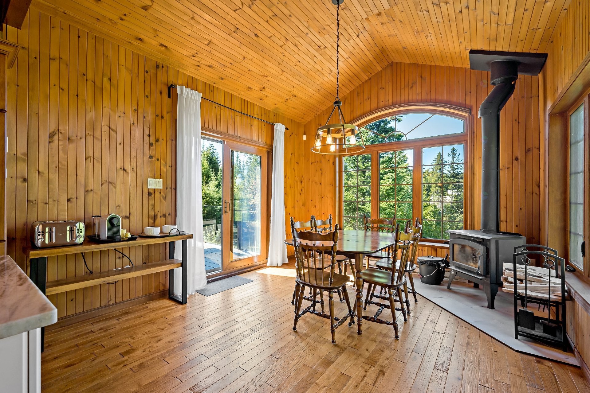 









50


Ch. des Iris

,
Saint-Donat,




QC
J0T2C0

