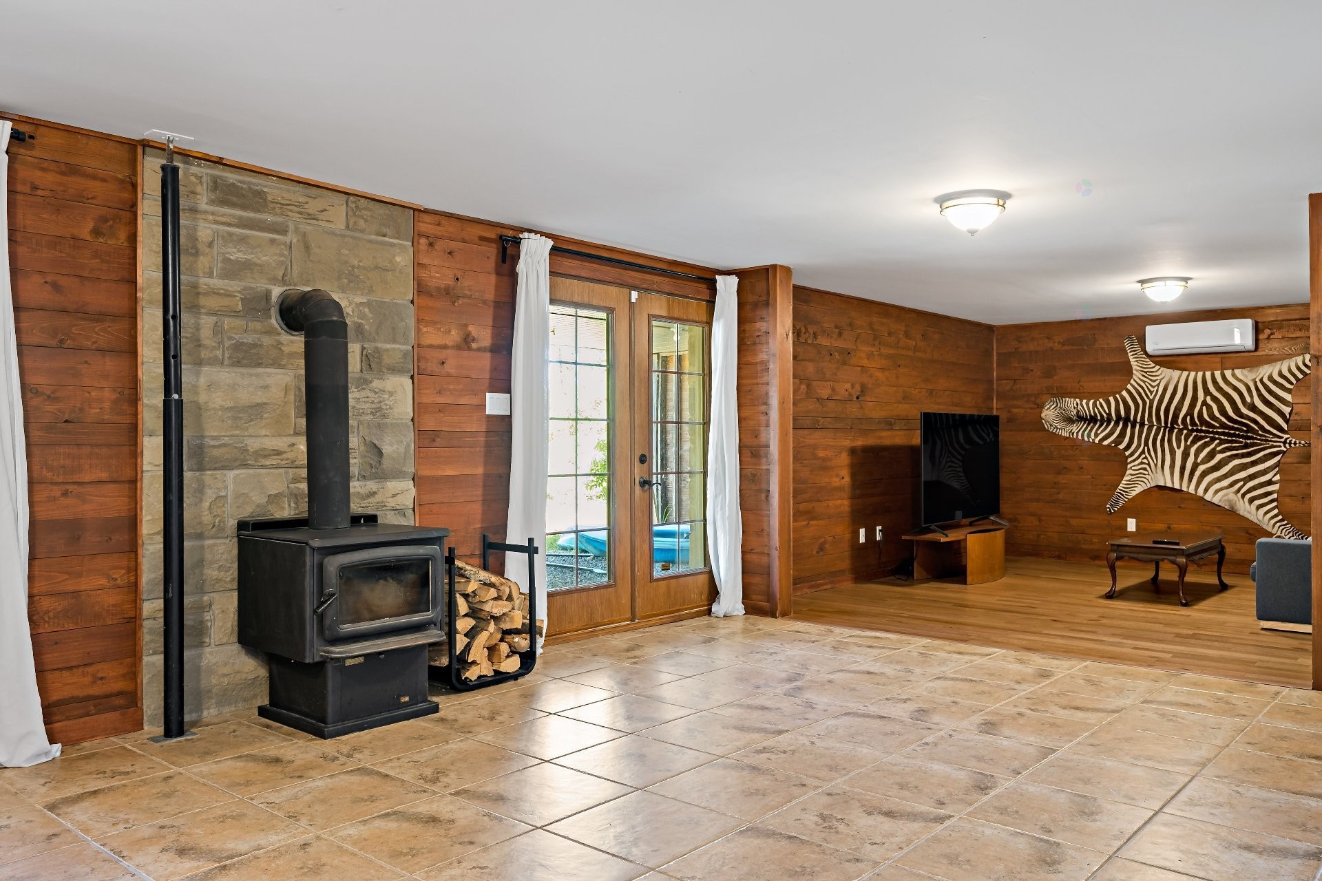 









50


Ch. des Iris

,
Saint-Donat,




QC
J0T2C0

