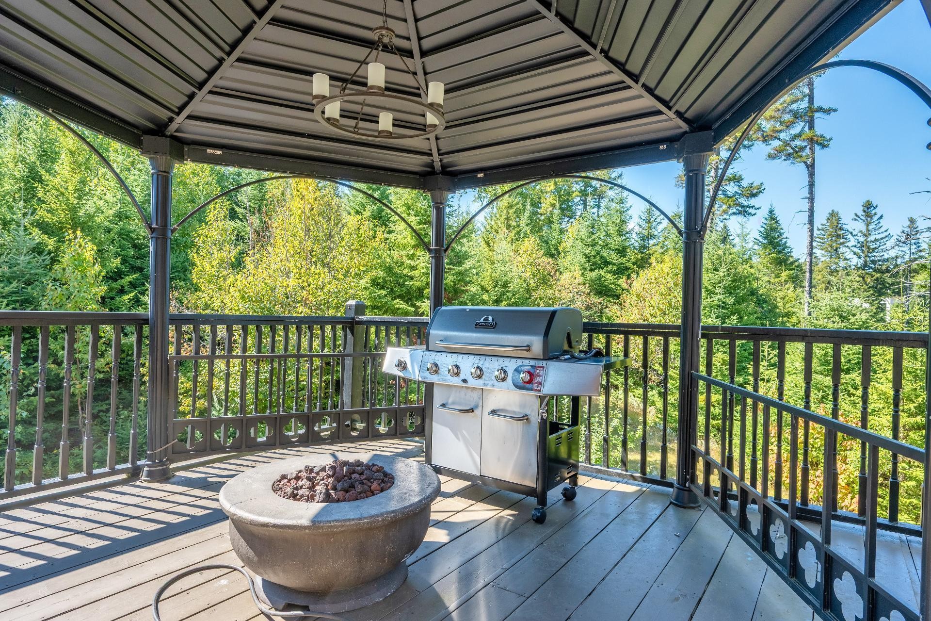 









50


Ch. des Iris

,
Saint-Donat,




QC
J0T2C0

