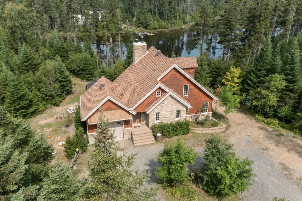 









50


Ch. des Iris

,
Saint-Donat,




QC
J0T2C0

