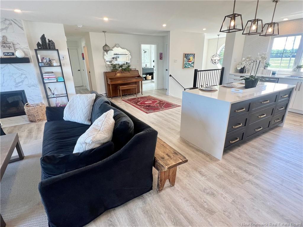 









251


Bayshore

,
Bathurst,




NB
E2A 6A5


