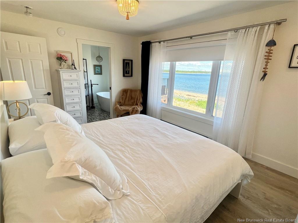 









251


Bayshore

,
Bathurst,




NB
E2A 6A5

