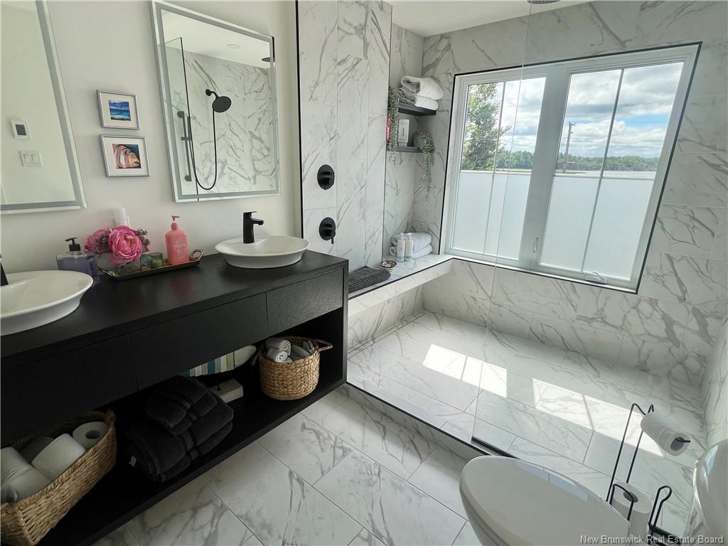 









251


Bayshore

,
Bathurst,




NB
E2A 6A5

